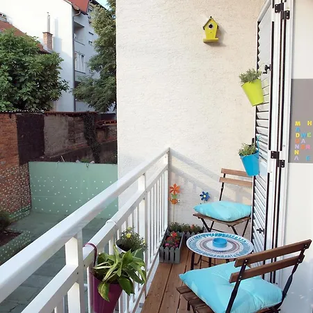 Witty Please Apartment *