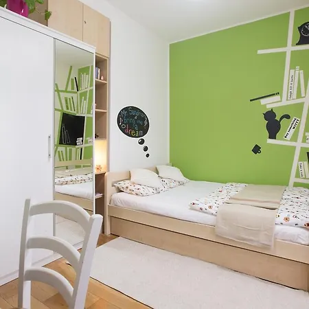 Witty Please Apartment *